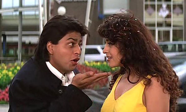Shahrukh Khan romancesJuhi Chawla in Egypt! Movie: Yes Boss